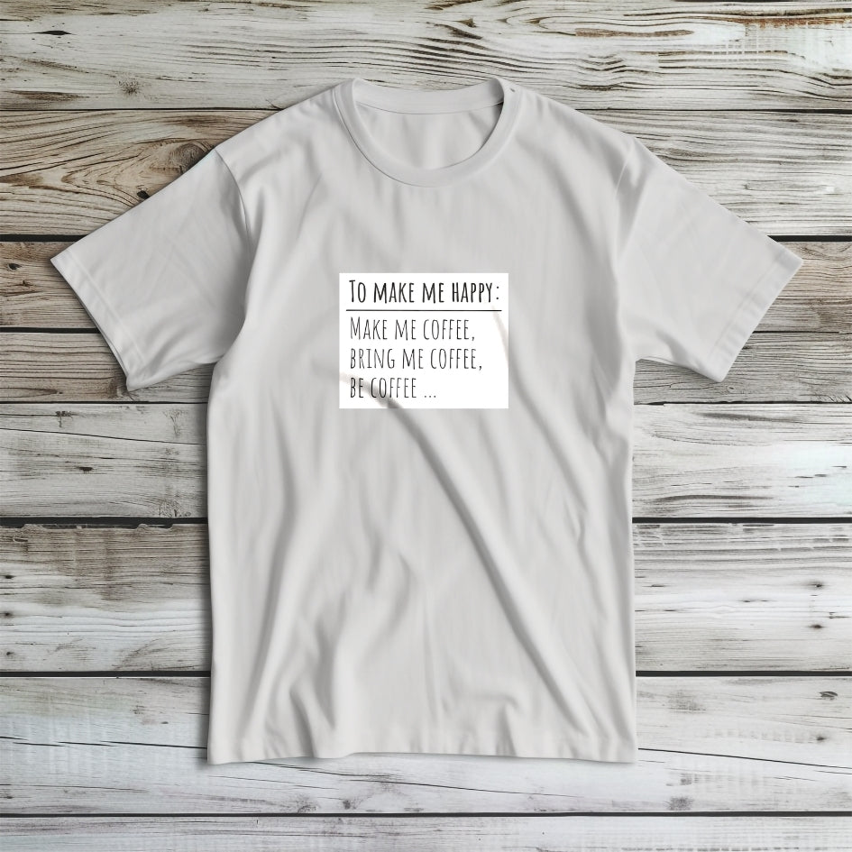 Tricou Kiskedves To make me happy cu o listă de patru rânduri despre cafea, într-un chenar liniar, fotografiat întins.