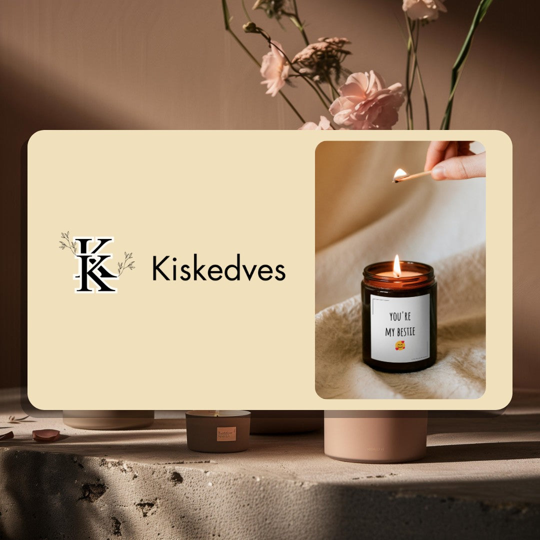 Card cadou electronic Kiskedves cu logoul Kiskedves și fotografia unei lumânări de soia aprinse.
